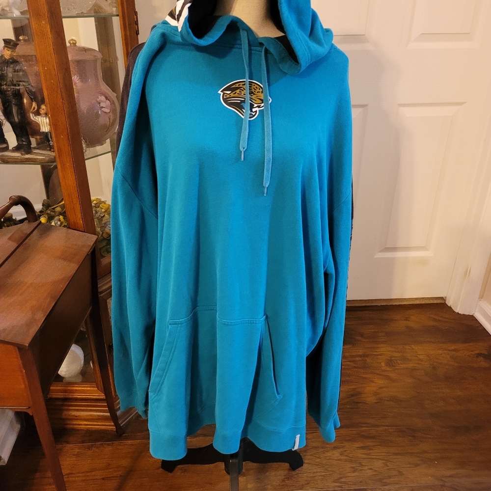 Men's Reebok Hoodie. Size 4x used condition. Teal and black Jaguars.